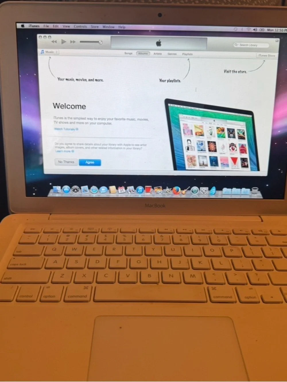 Apple MacBook White 13